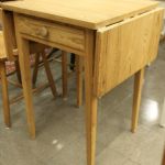 801 2467 DROP-LEAF TABLE